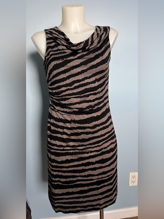 LOFT Dresses & Skirts - LOFT RUCHED SLEEVELESS STRIPED DRESS 👗 Size XSP